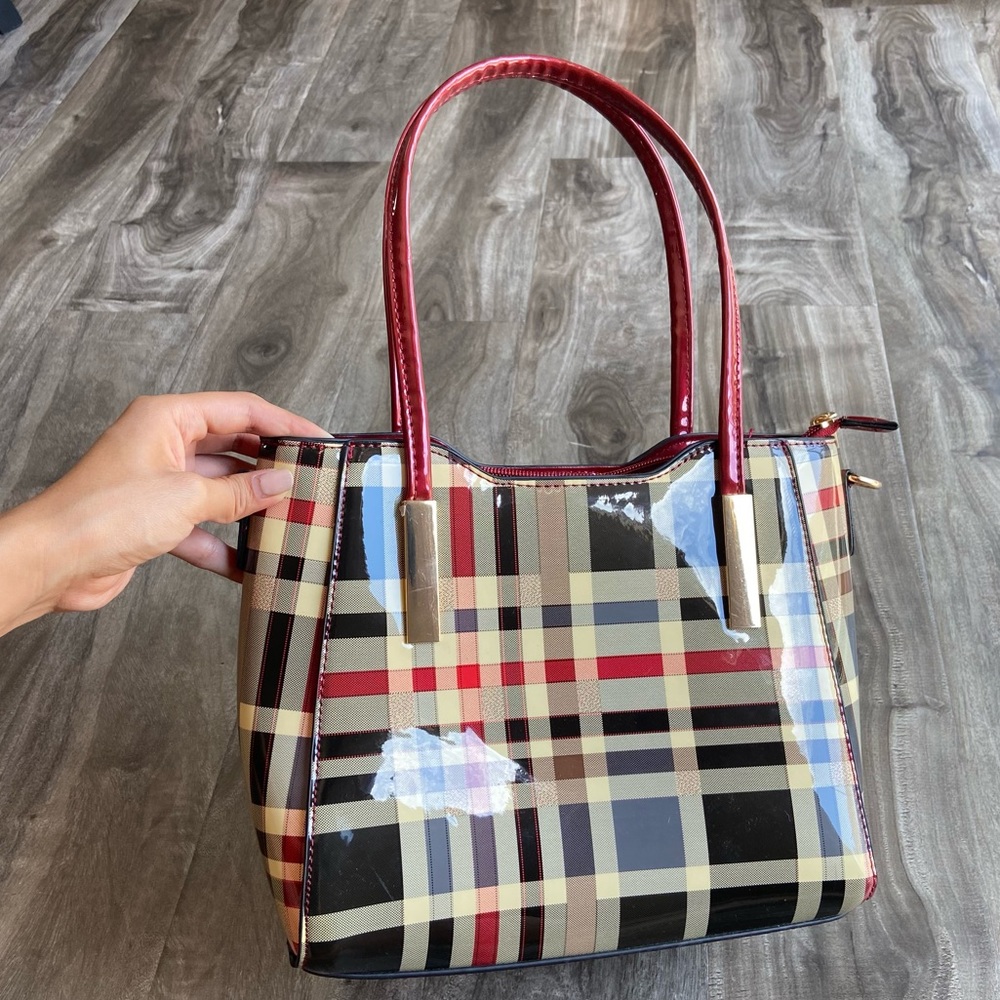 Glossy plaid shoulder bag